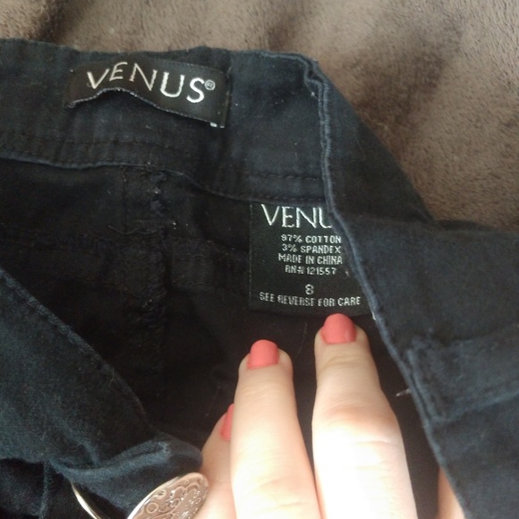 Shorts - Picture 2 of 3